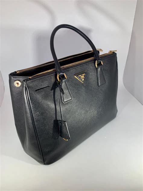 prada saffiano medium tote bag